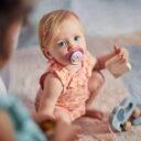 5-Carrousel-SUCETTE-ORTHO-6-18M-GIRL-ELEP-PENG-SCF080-08-1.jpg