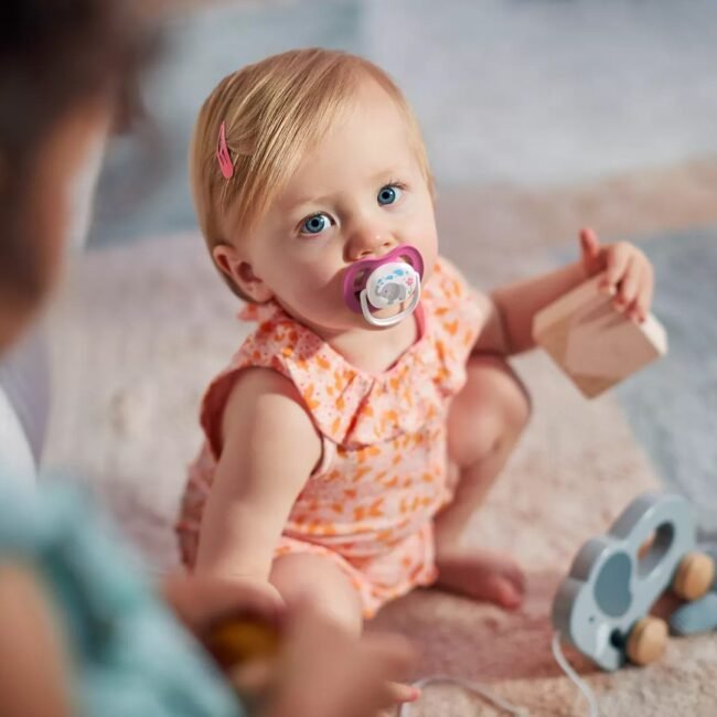 5-Carrousel-SUCETTE-ORTHO-6-18M-GIRL-ELEP-PENG-SCF080-08-1.jpg