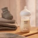 Carroussel3-BIBERON-NATURAL-3.0-TEAT-1M-260ML-Deco-Giraffe-1.jpg